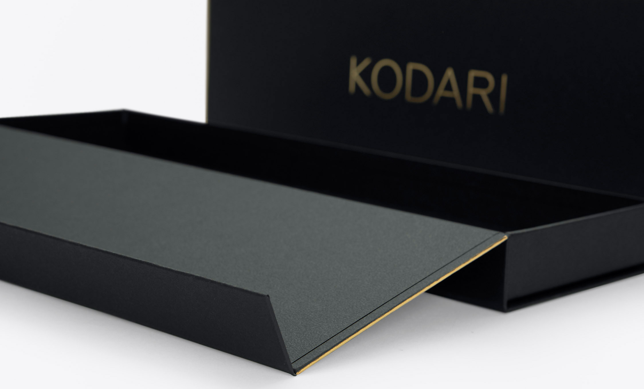 Magnetic event box for necktie Kodari