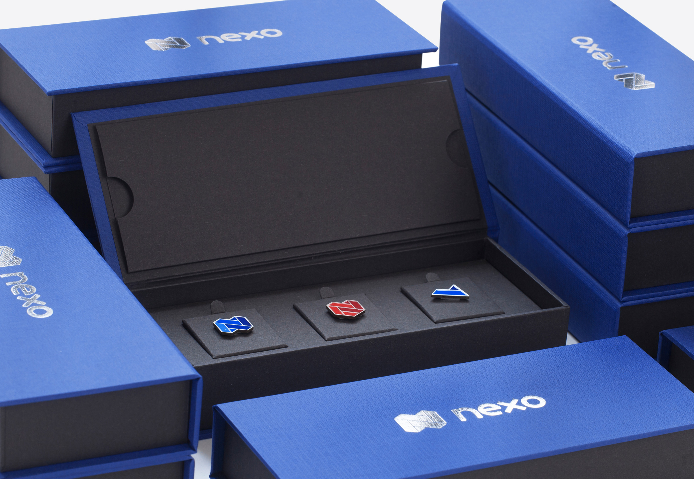 Magnetic gift box with custom insert for badges Nexo