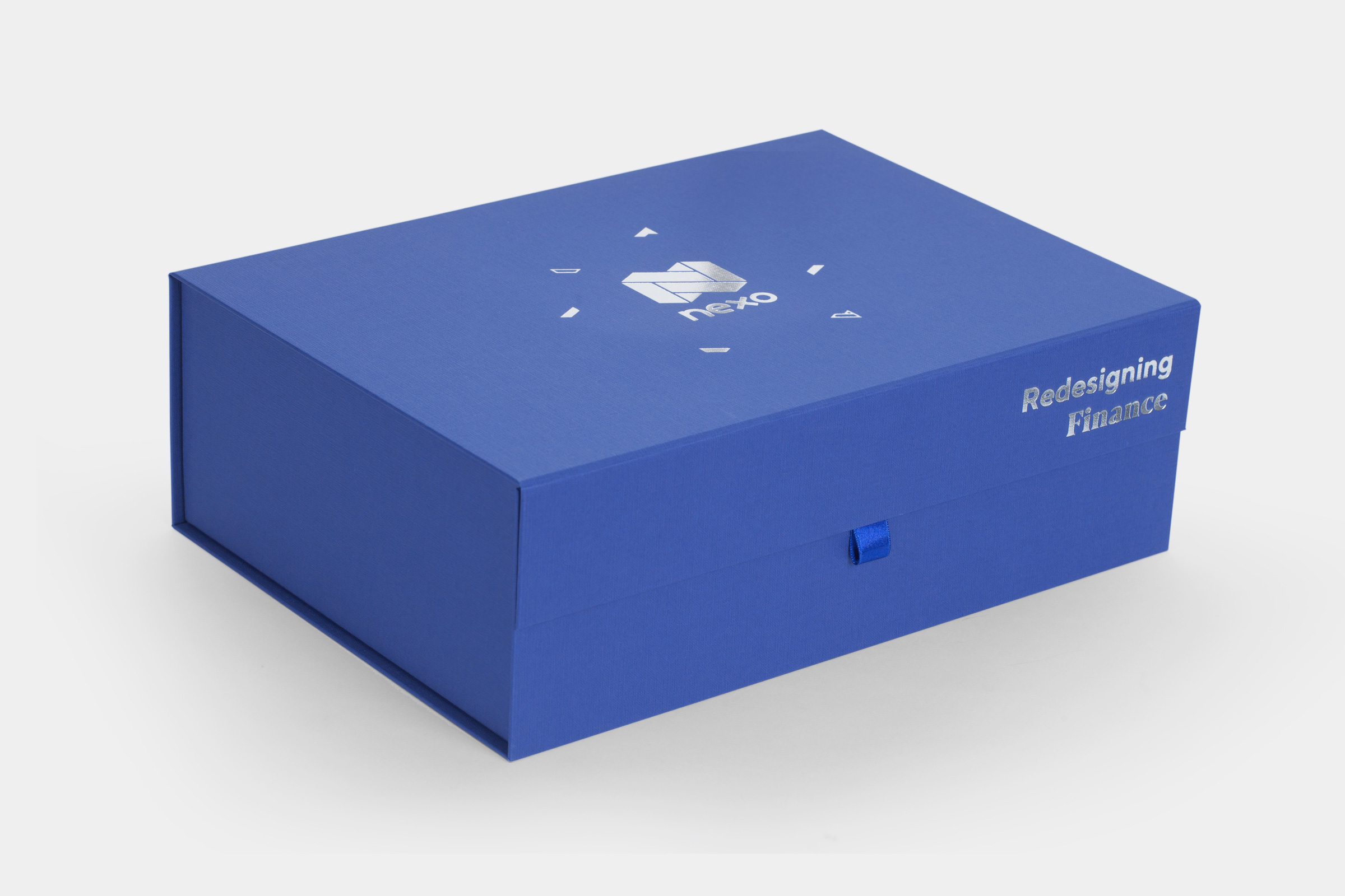 geltex azul mar paper on magnetic box for employer branding Nexo