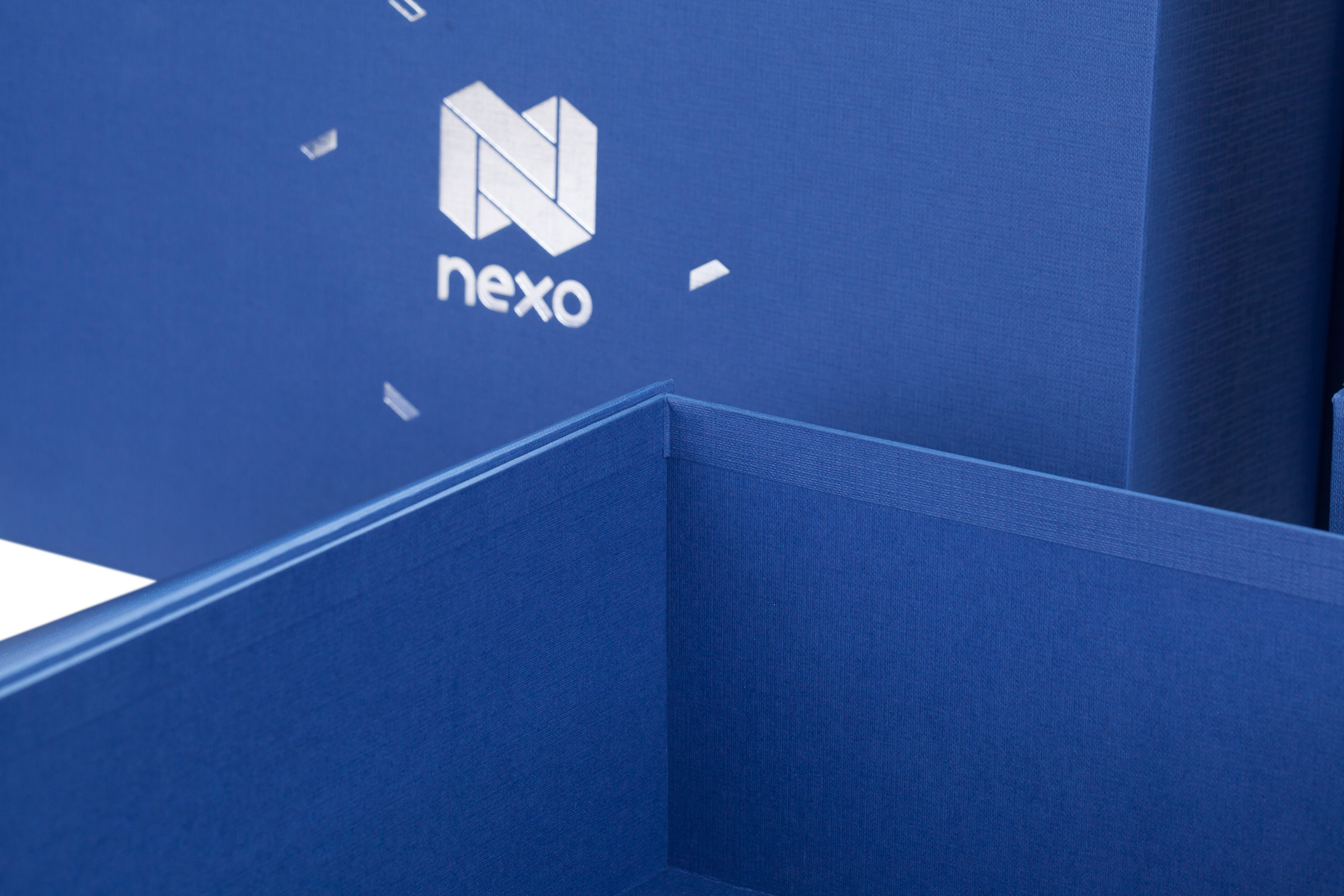 geltex azul mar paper on magnetic box for employer branding Nexo